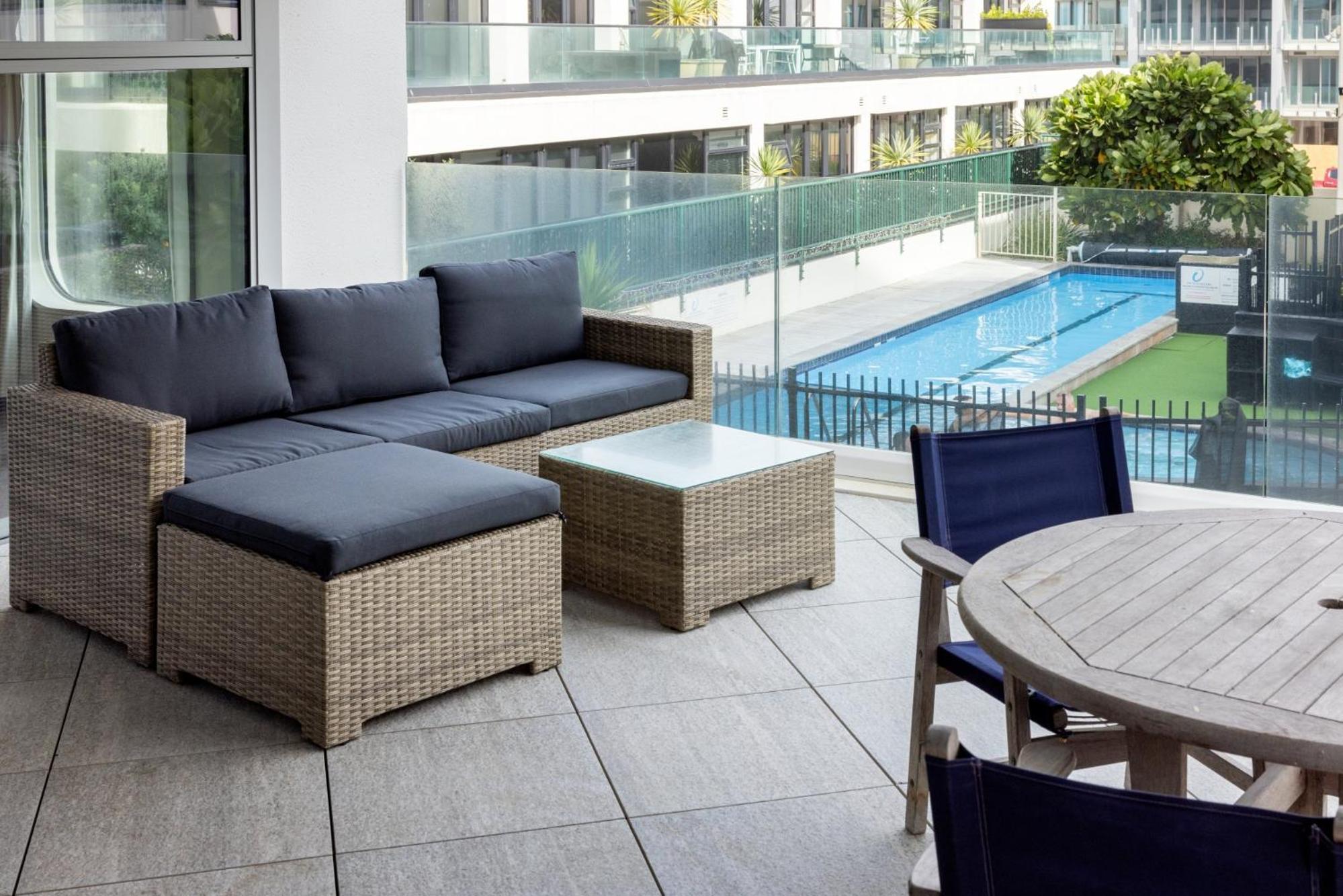 Oceanside Apartment with Pool Views view 2