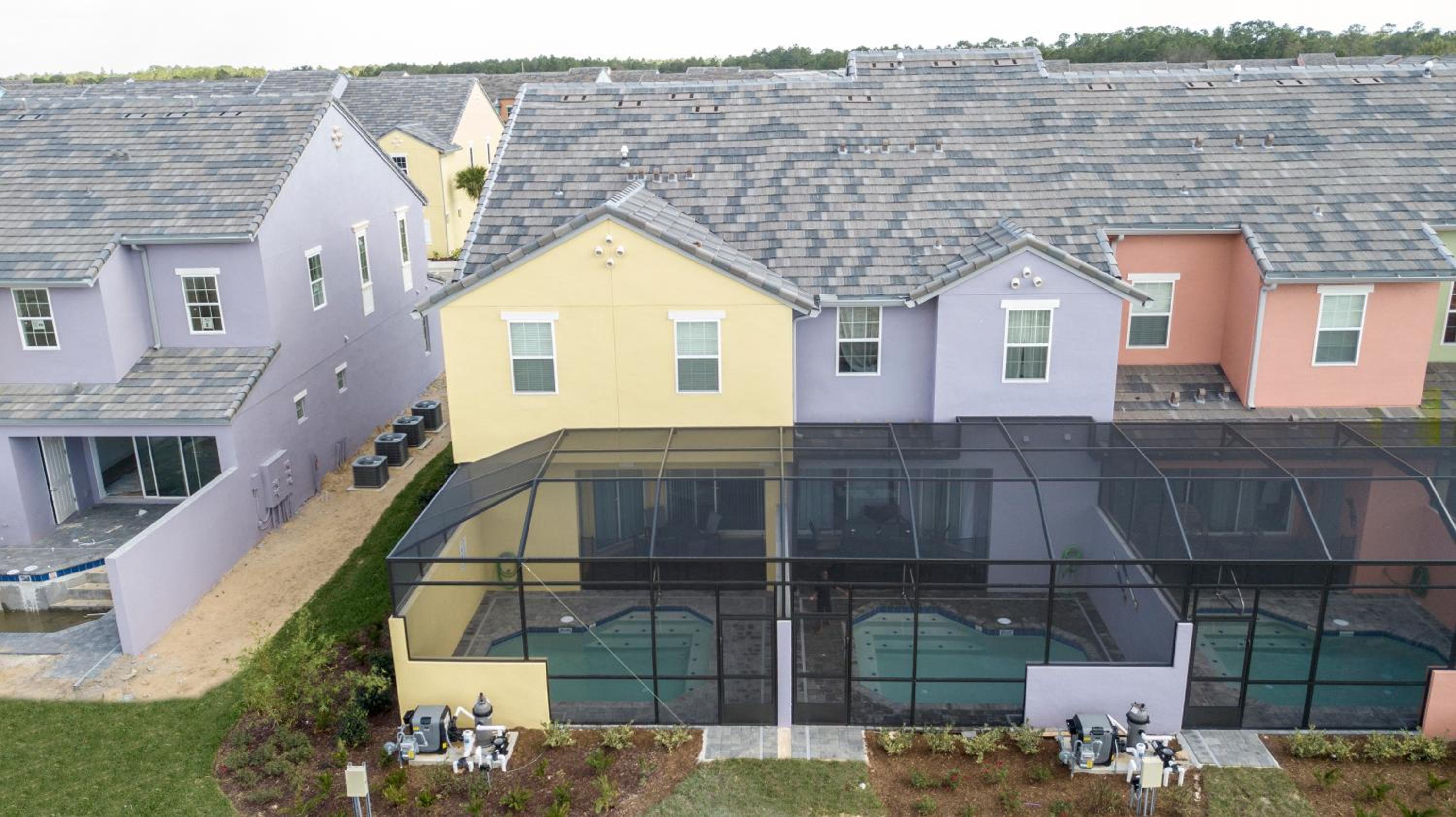 Stunning 5 Bd Home w/ Pool Close to Disney 174