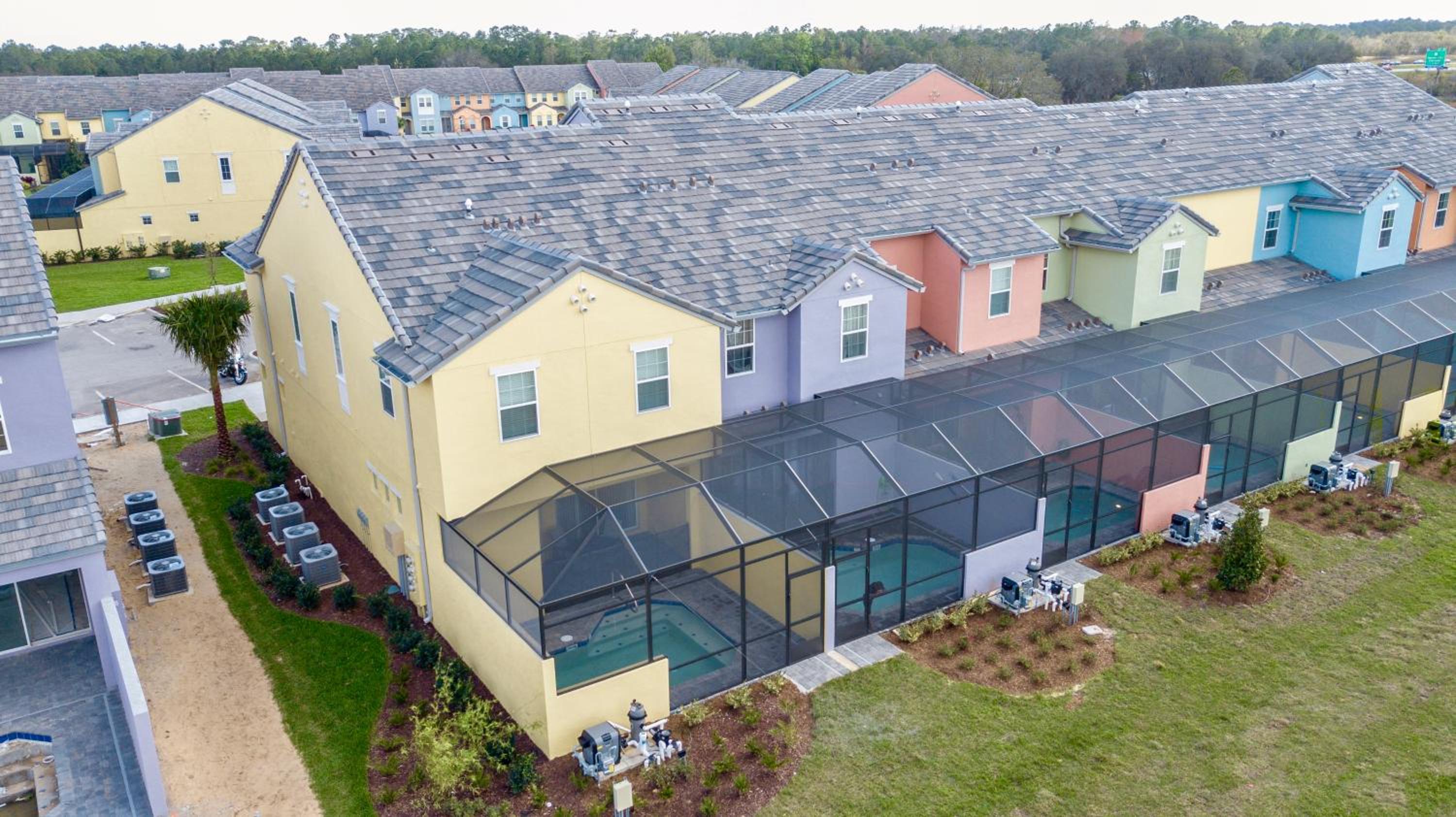 Stunning 5 Bd Home w/ Pool Close to Disney 174