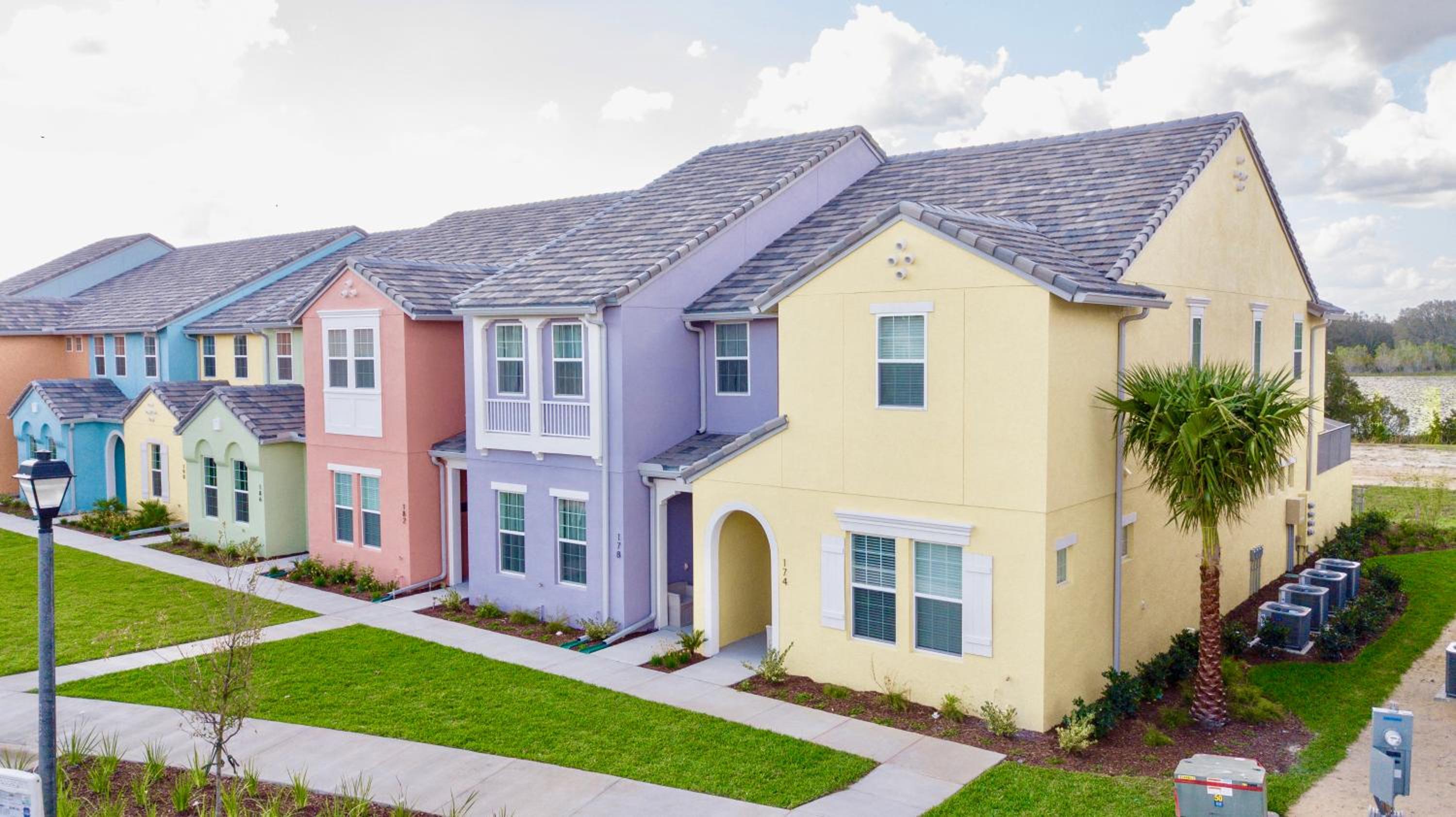 Stunning 5 Bd Home w/ Pool Close to Disney 174