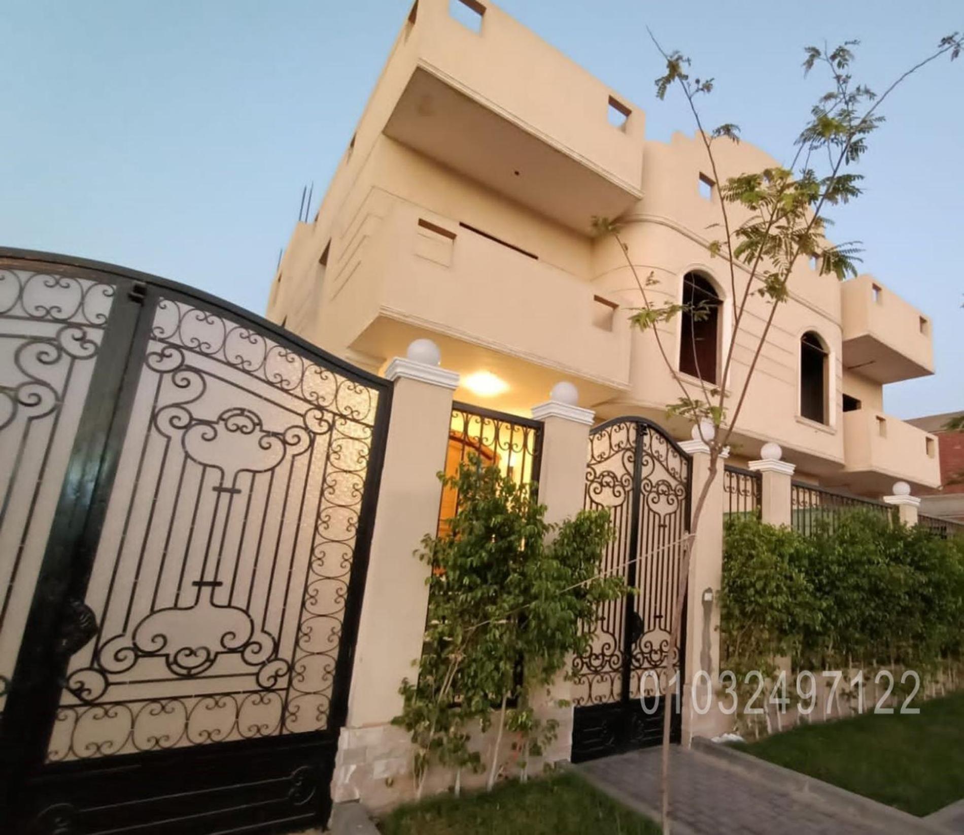 Hotel Beautiful semi villa with private entrance in Sheikh Zayed- villa queen - Image 1