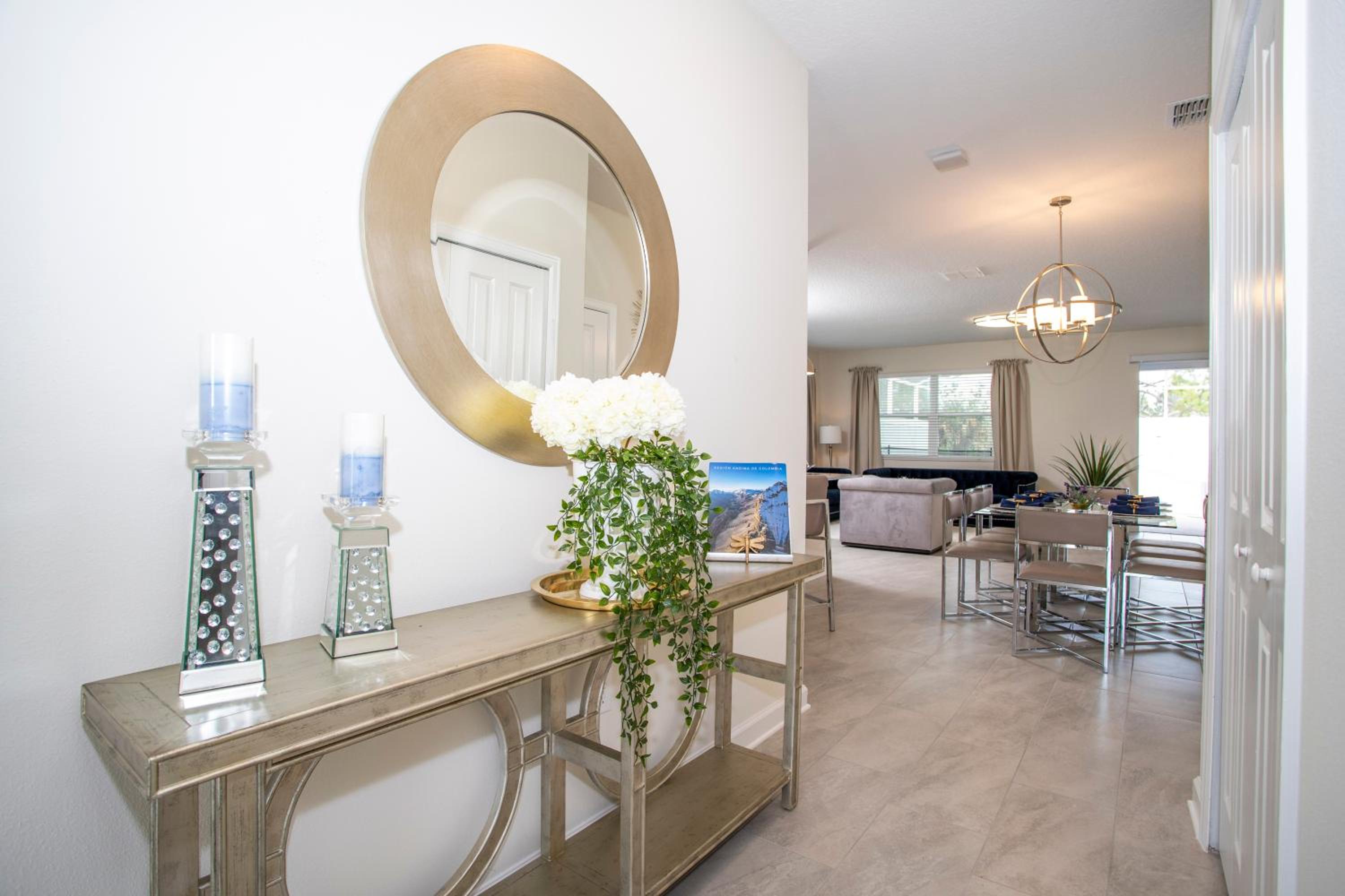Stunning 5 Bd w/ Pool Close to Disney 8955