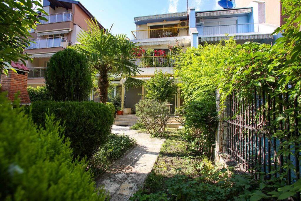 Private summer villa close to the black sea