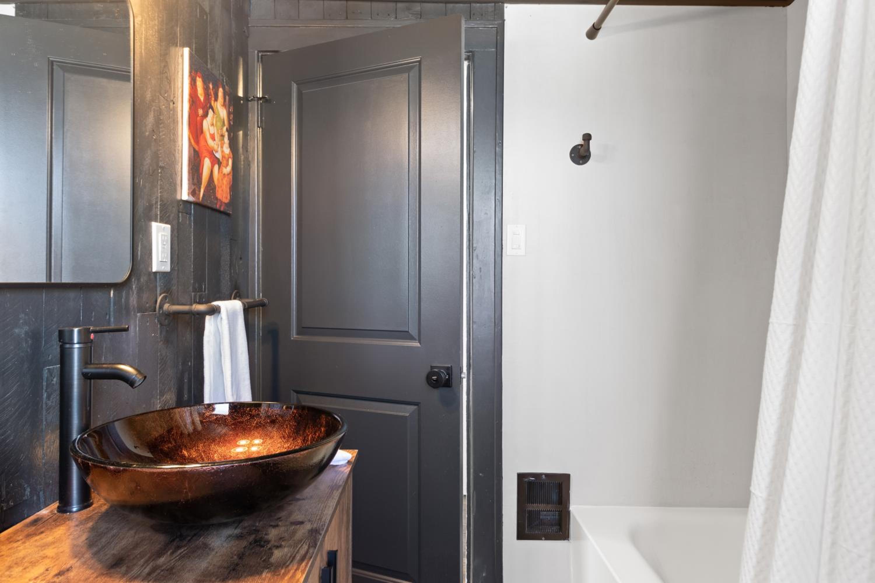Chic Industrial 2 BDR Home view 2