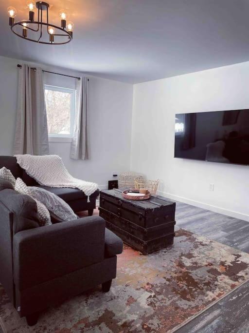 Private Cottage with Huge Private Dog Park!