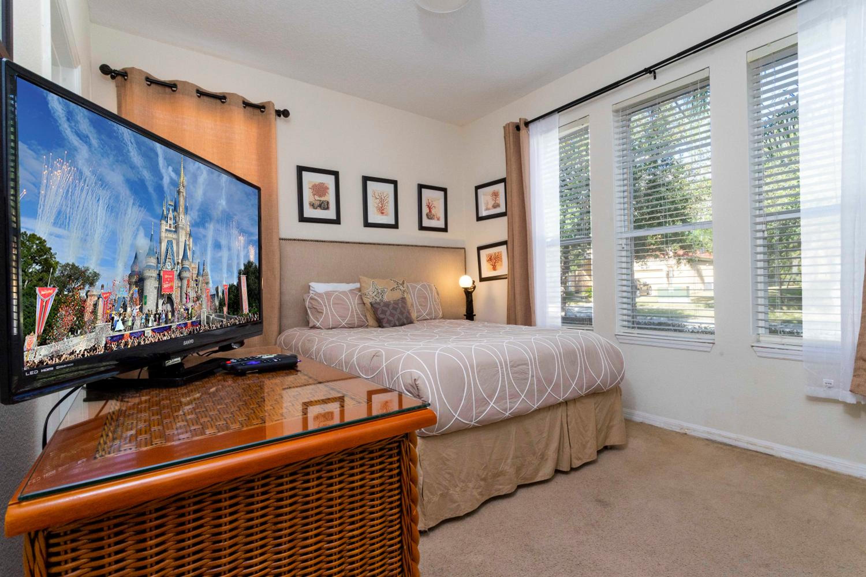 Gorgeous 4 Bedroom w/ Pool Close to Disney 920