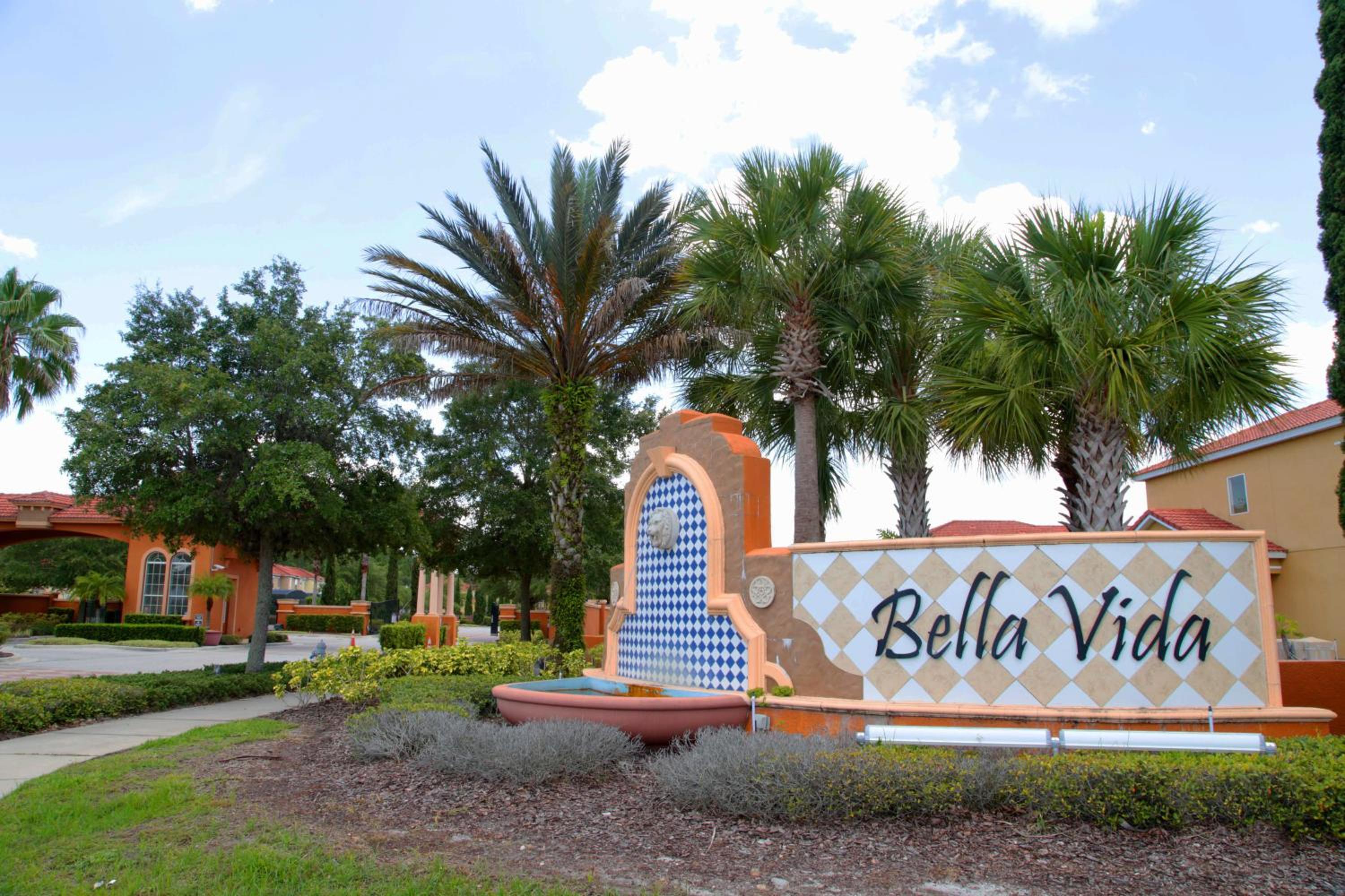 Gorgeous 4 Bedroom w/ Pool Close to Disney 920