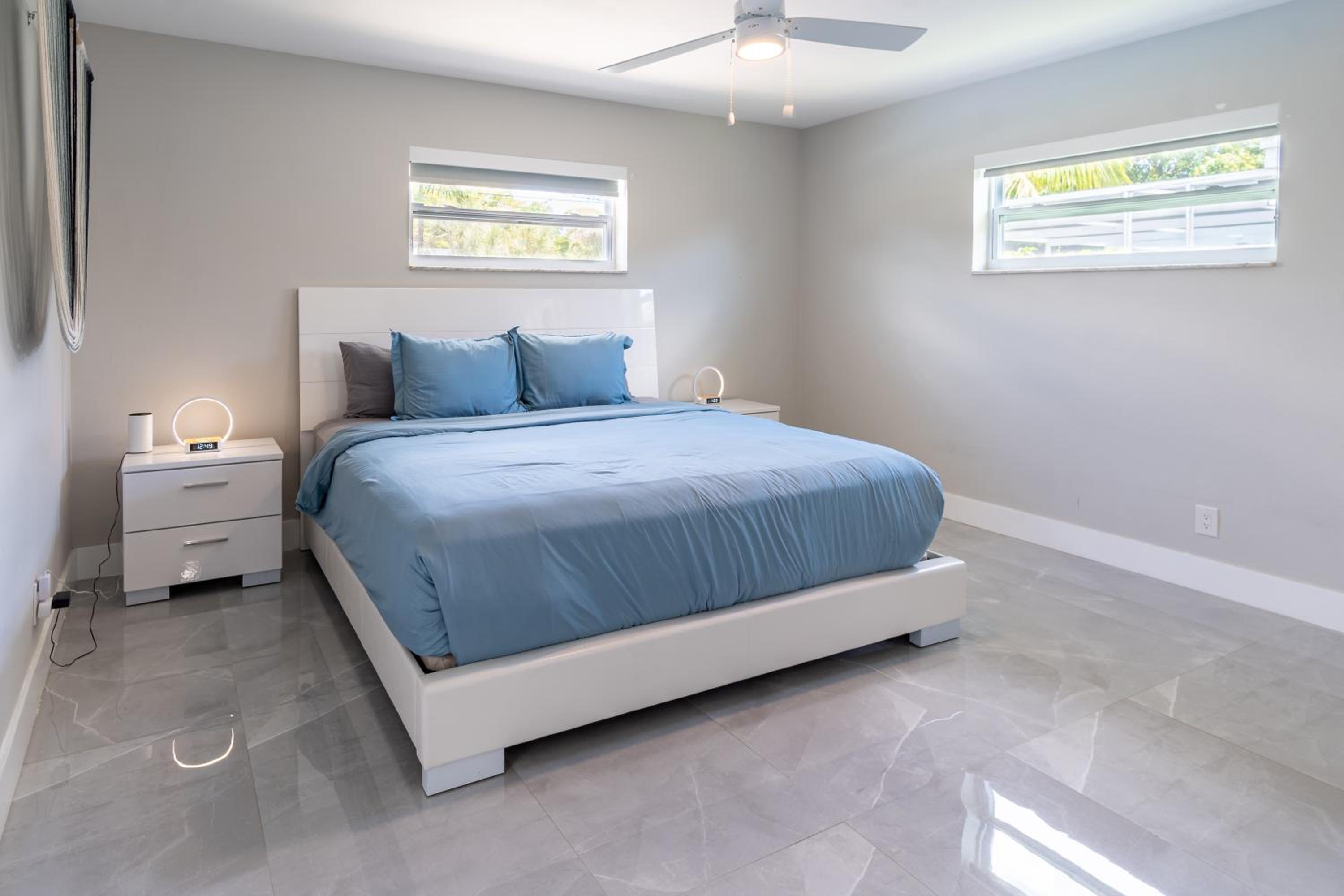 Hollywood Paradise Luxury 4BR 3BA Home and Outdoor Fun with Heated Pool