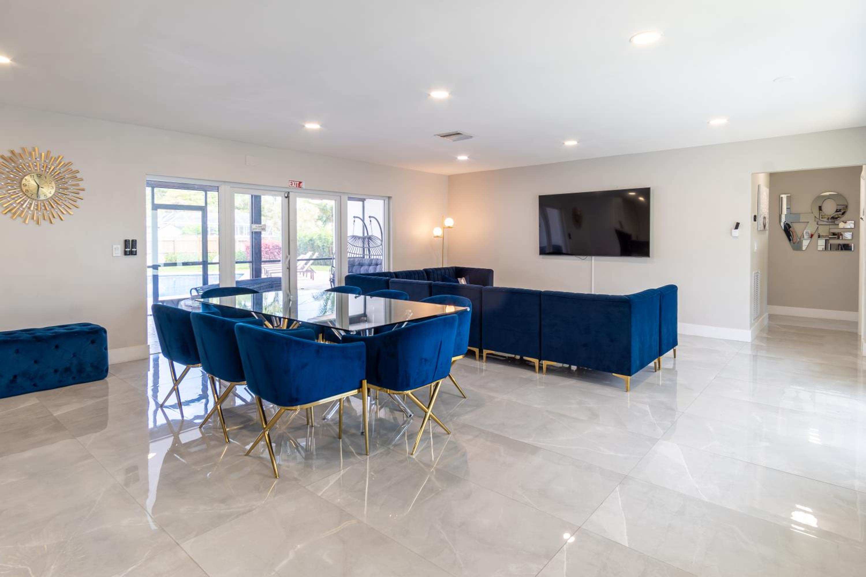 Hollywood Paradise Luxury 4BR 3BA Home and Outdoor Fun with Heated Pool