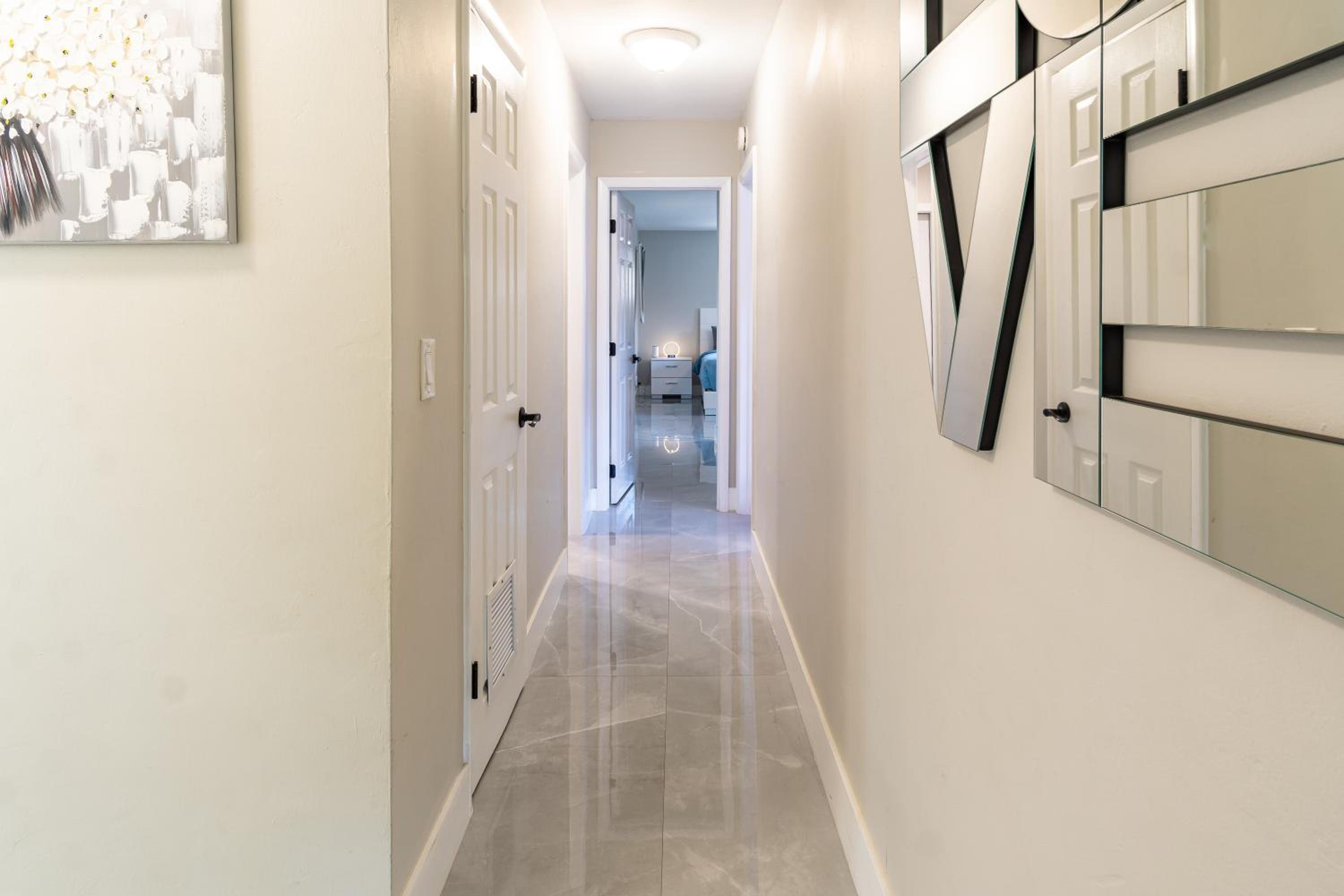 Hollywood Paradise Luxury 4BR 3BA Home and Outdoor Fun with Heated Pool