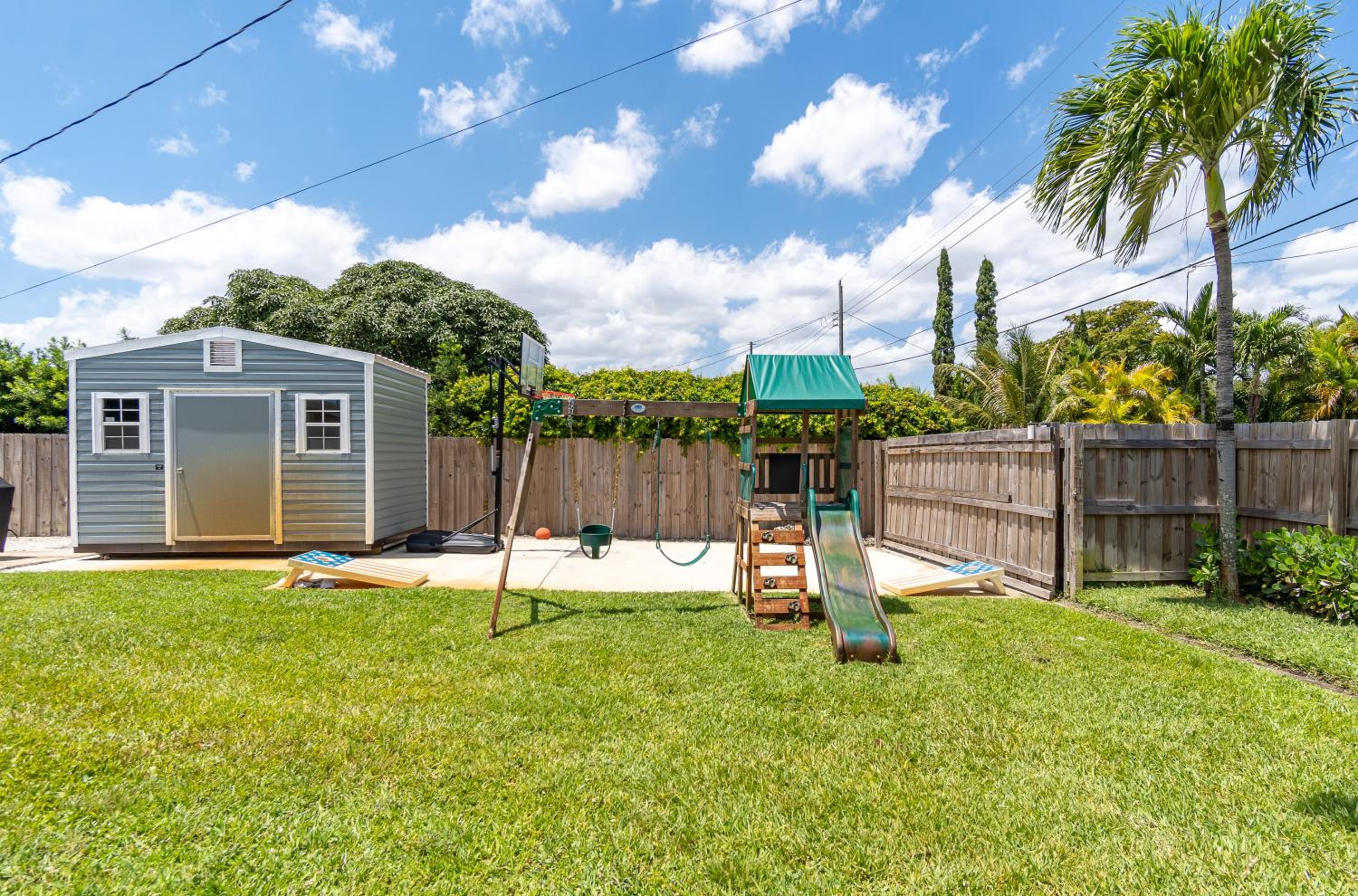 Hollywood Paradise Luxury 4BR 3BA Home and Outdoor Fun with Heated Pool