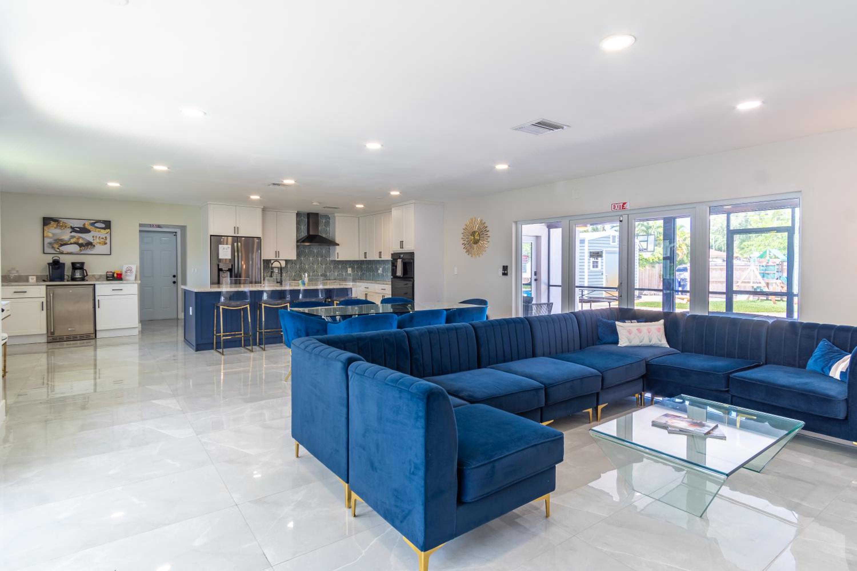 Hollywood Paradise Luxury 4BR 3BA Home and Outdoor Fun with Heated Pool