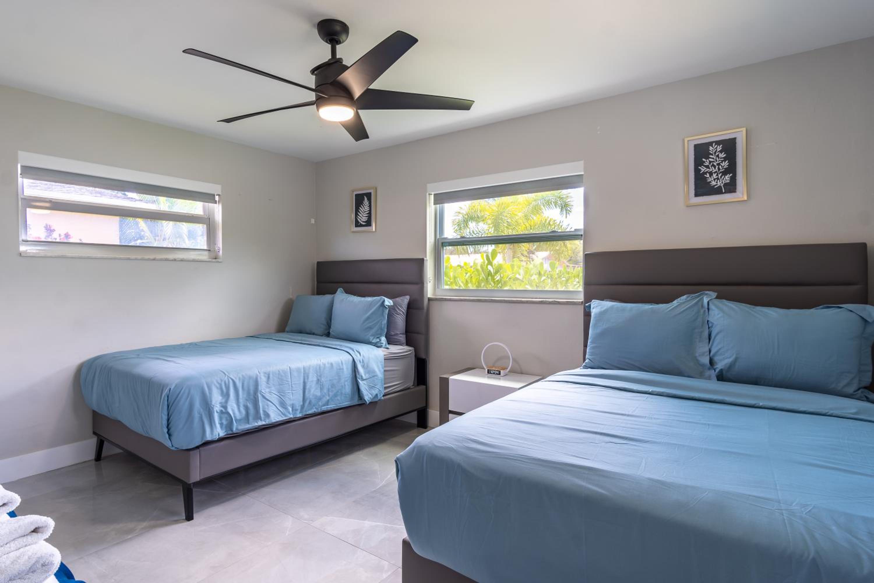 Hollywood Paradise Luxury 4BR 3BA Home and Outdoor Fun with Heated Pool