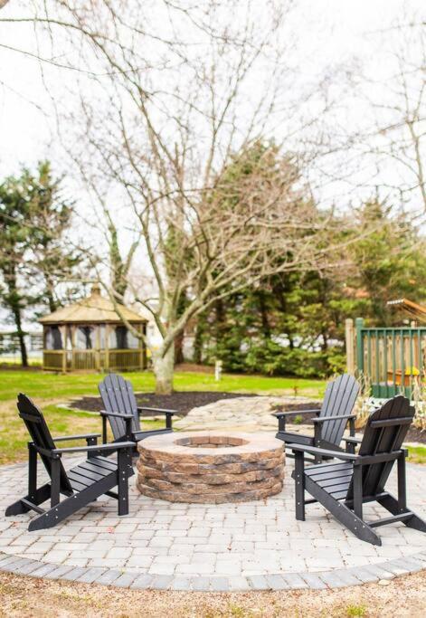Cozy getaway - 5 min drive to beach view 5