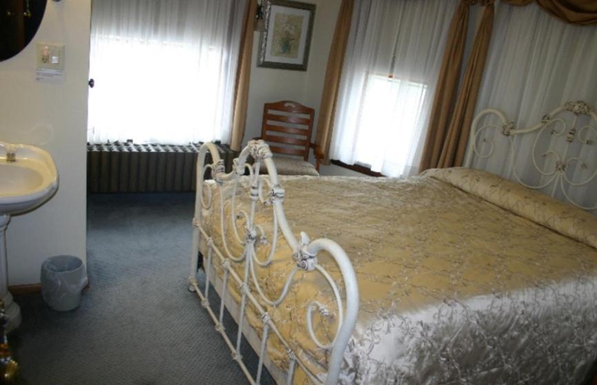 Tarry Here Mansion Bed & Breakfast view 2