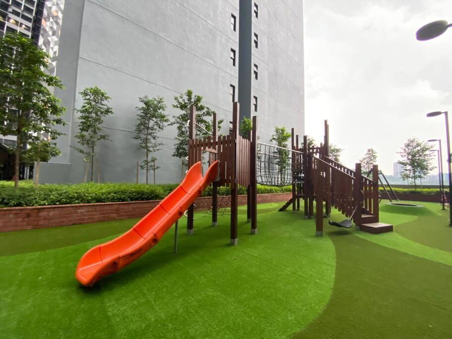 Mid Valley 3km away 360 sq ft Millerz Sq studio