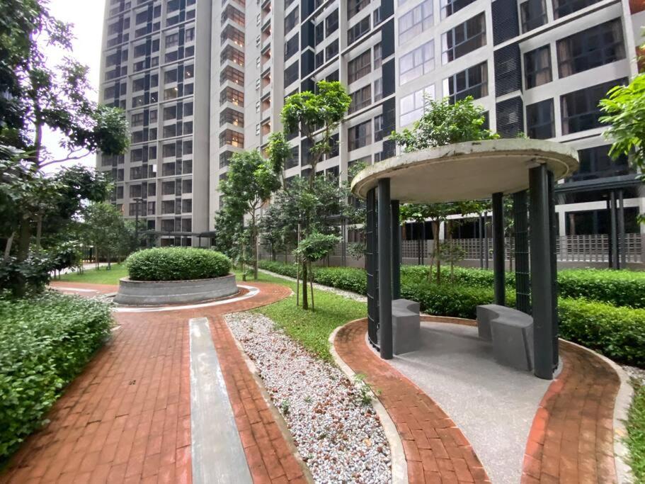 Mid Valley 3km away 360 sq ft Millerz Sq studio