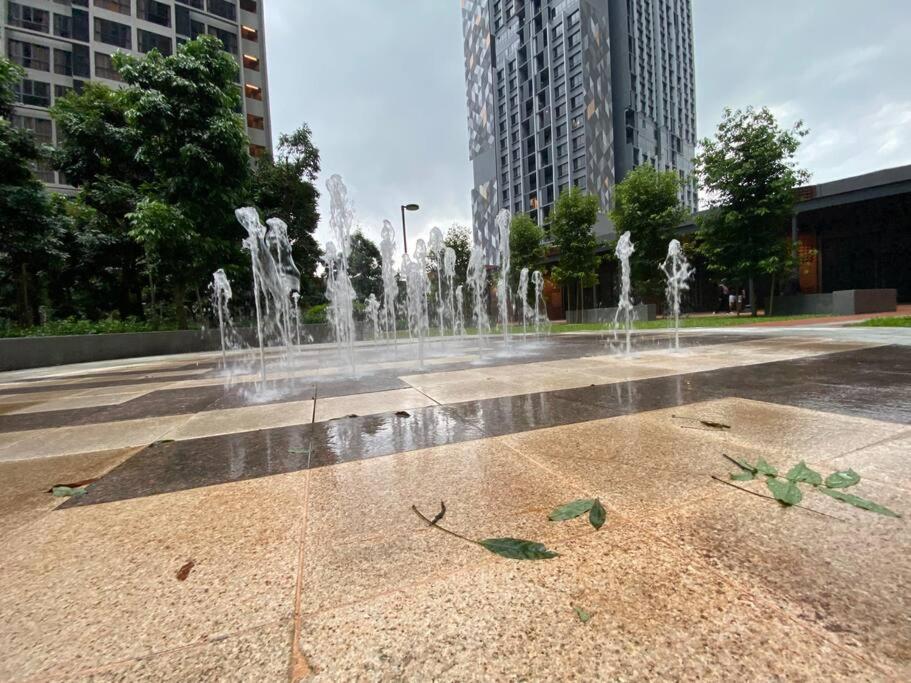 Mid Valley 3km away 360 sq ft Millerz Sq studio
