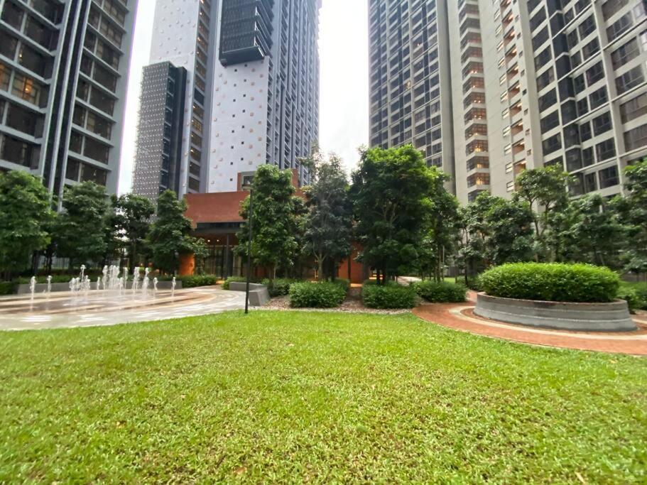 Mid Valley 3km away 360 sq ft Millerz Sq studio