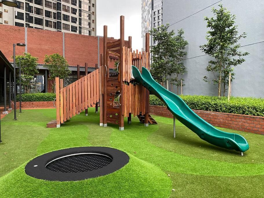 Mid Valley 3km away 360 sq ft Millerz Sq studio
