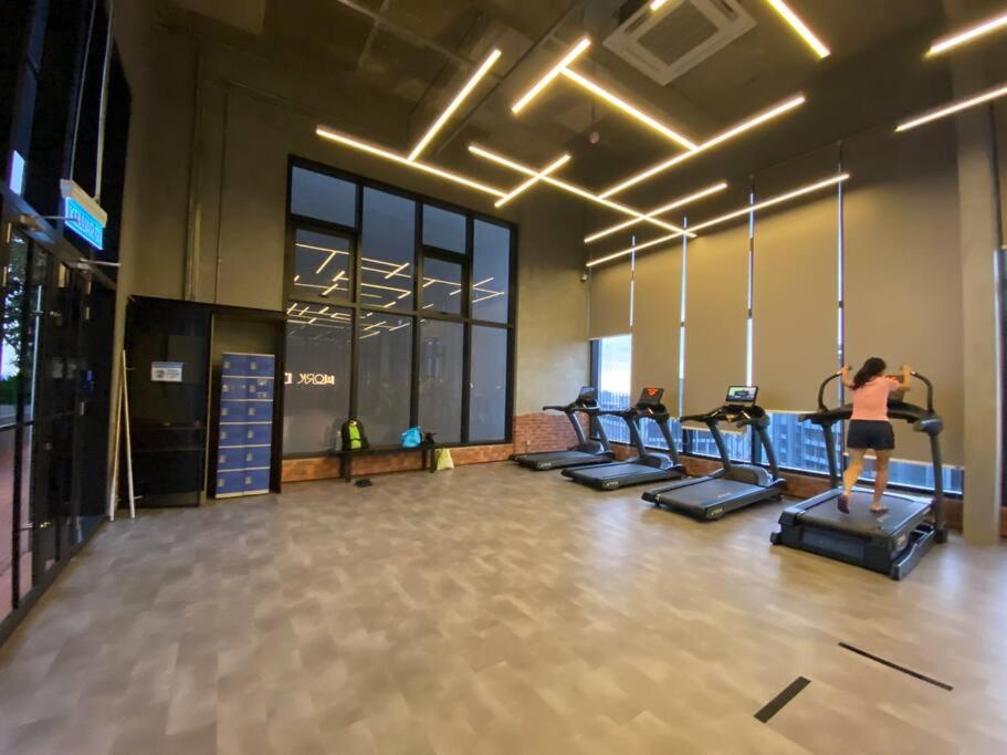 Mid Valley 3km away 360 sq ft Millerz Sq studio
