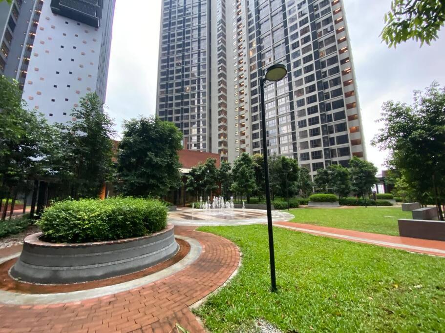 Mid Valley 3km away 360 sq ft Millerz Sq studio