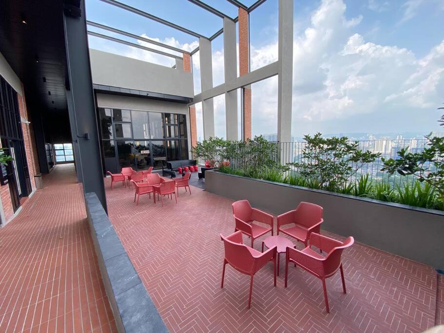 Mid Valley 3km away 360 sq ft Millerz Sq studio