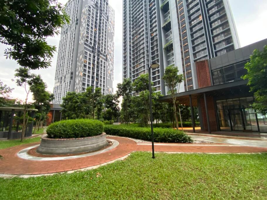 Mid Valley 3km away 360 sq ft Millerz Sq studio
