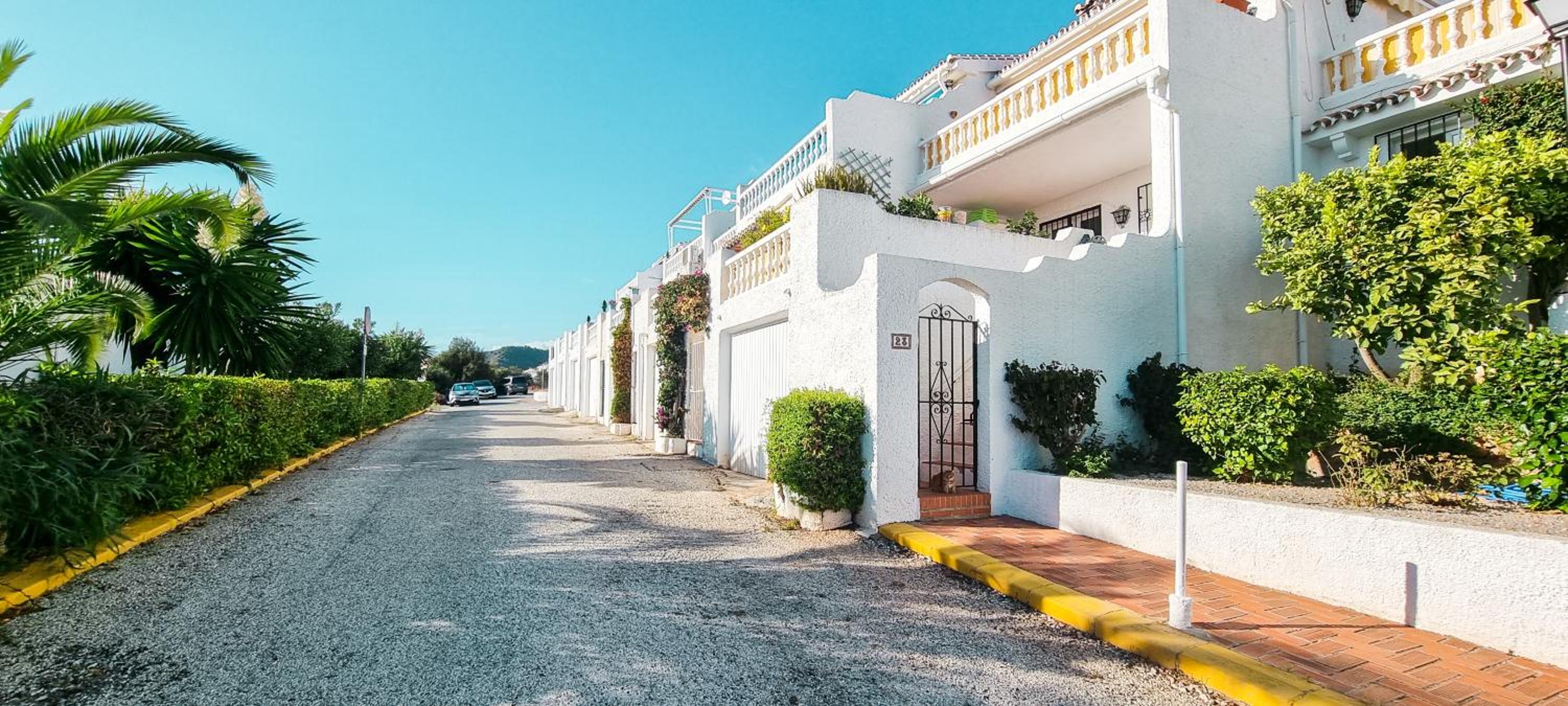Beautiful Townhouse with two terraces in Nerja
