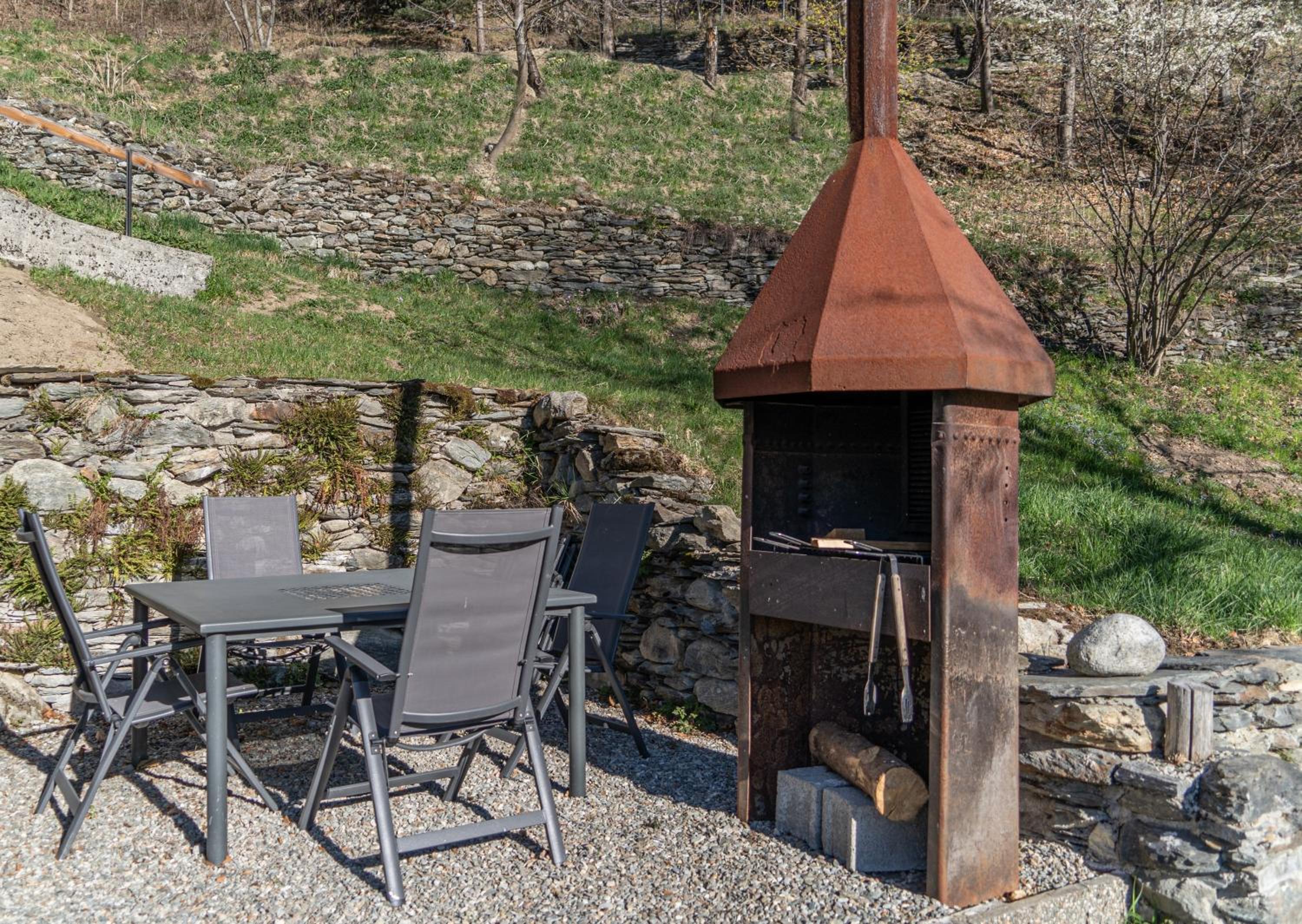 The View, alleinstehendes 4½ Zi Berghaus oberhalb Poschiavo
