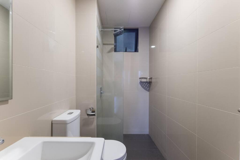 Family-friendly APT 3BR Above Mall-PoolGym MITEC