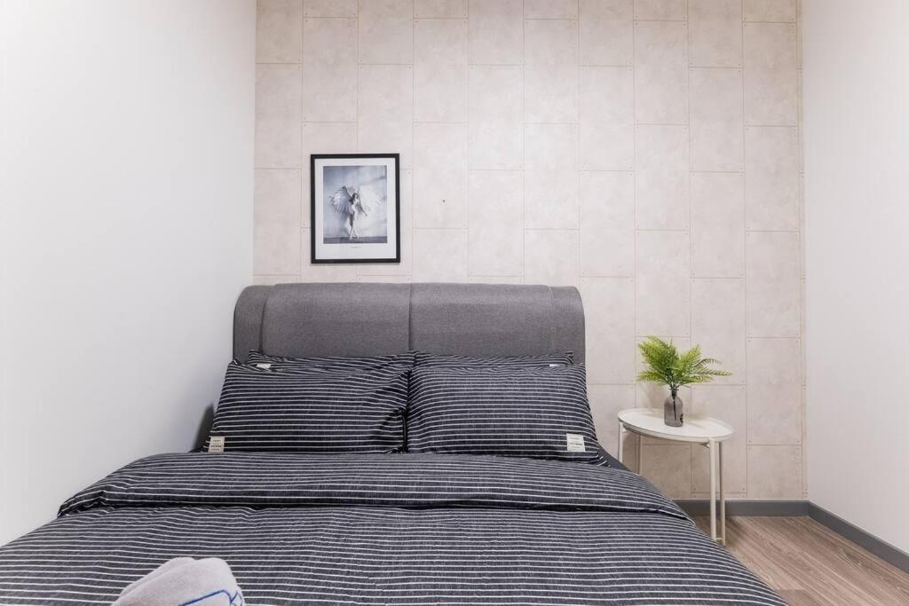 Family-friendly APT 3BR Above Mall-PoolGym MITEC