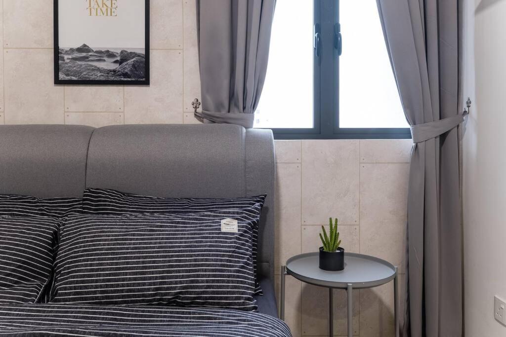 Family-friendly APT 3BR Above Mall-PoolGym MITEC