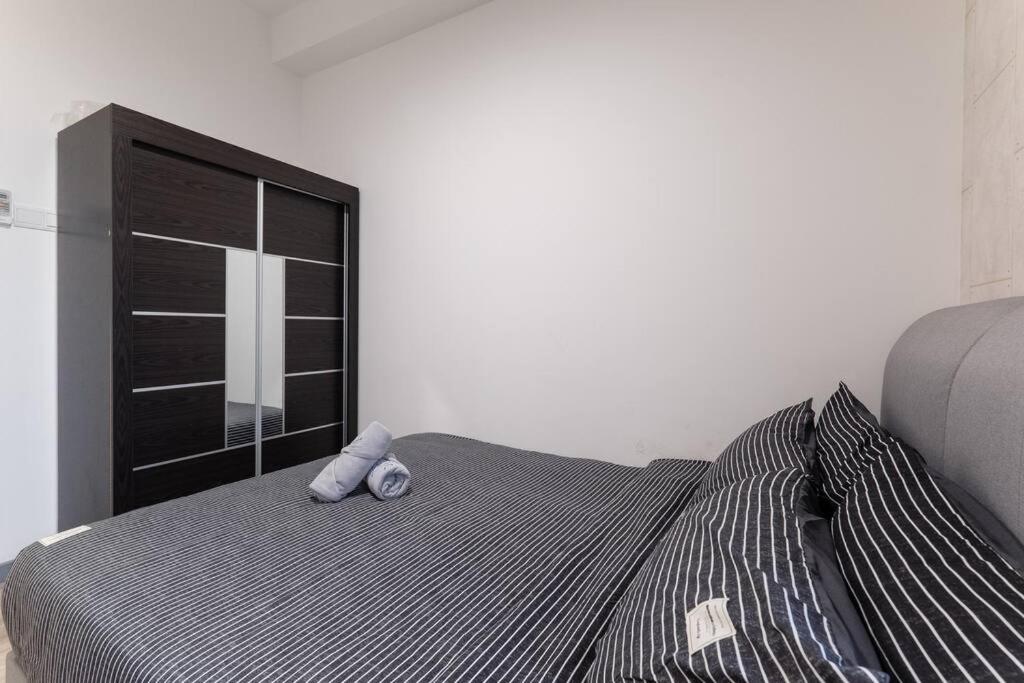 Family-friendly APT 3BR Above Mall-PoolGym MITEC