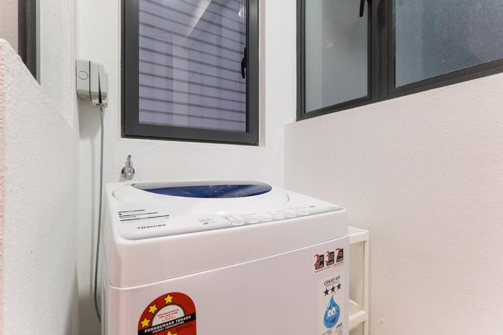 Family-friendly APT 3BR Above Mall-PoolGym MITEC