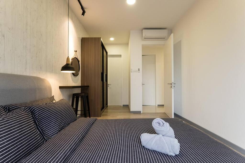 Family-friendly APT 3BR Above Mall-PoolGym MITEC