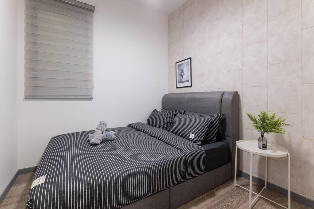 Family-friendly APT 3BR Above Mall-PoolGym MITEC