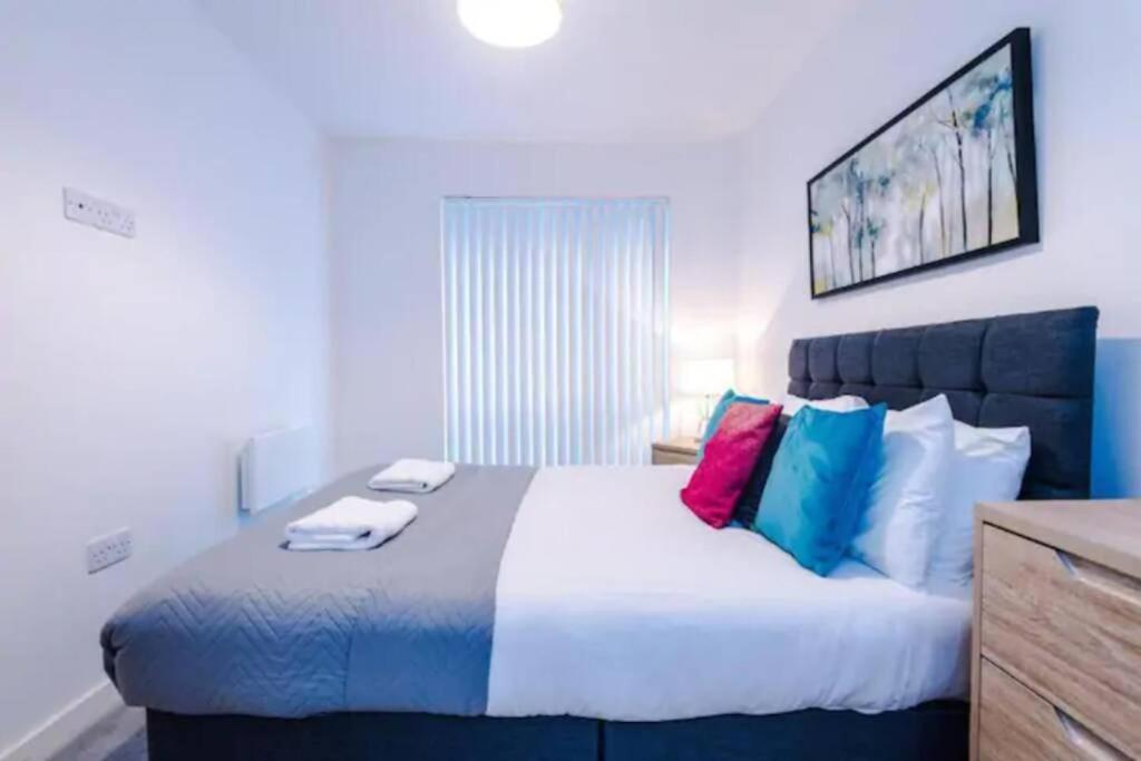 Spacious 2-Bedroom Apartment in the Heart of Manchester - Ideal for Families or Groups view 2