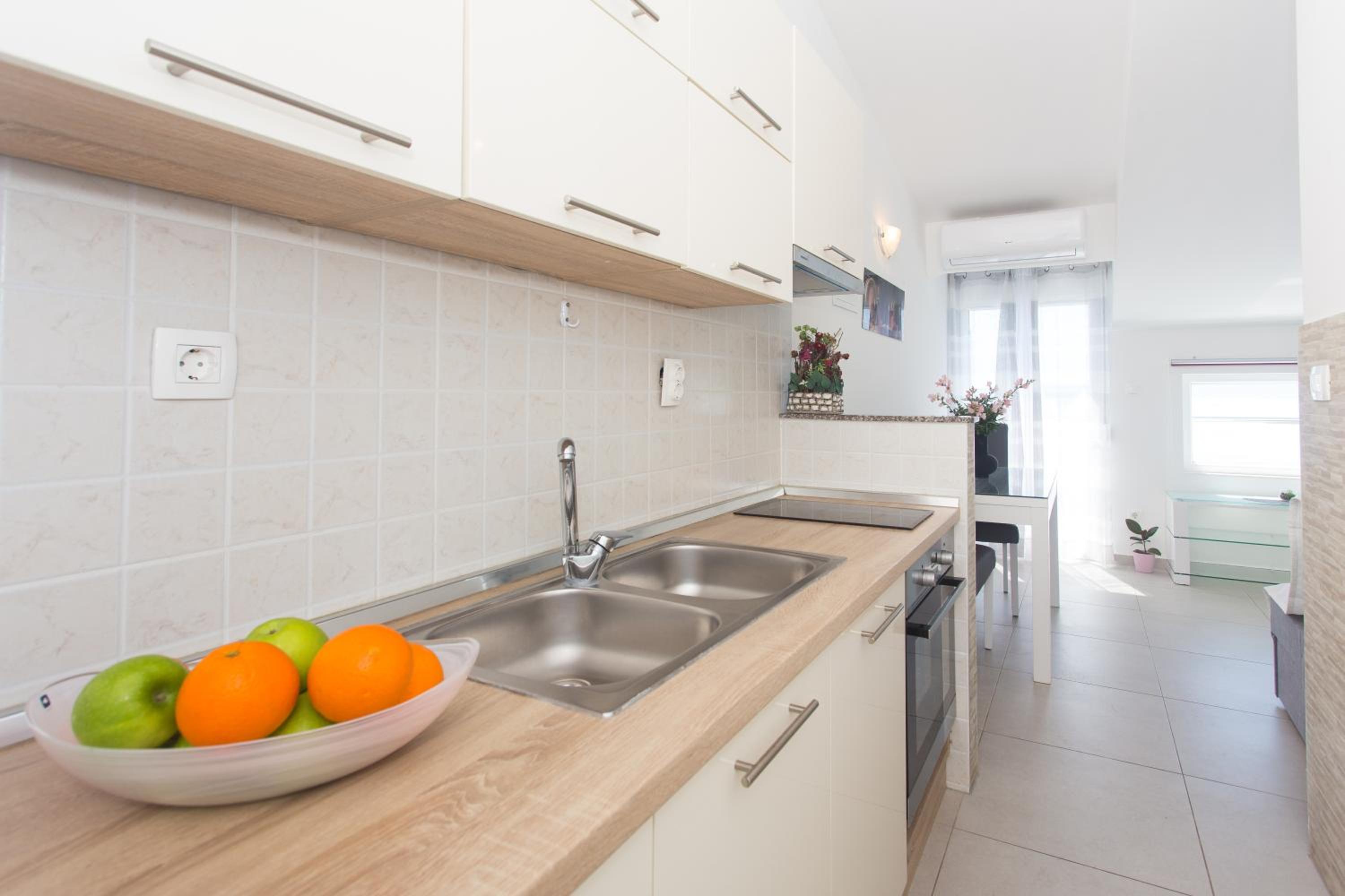 Apartments Bandić - 30 meters to the beach view 5
