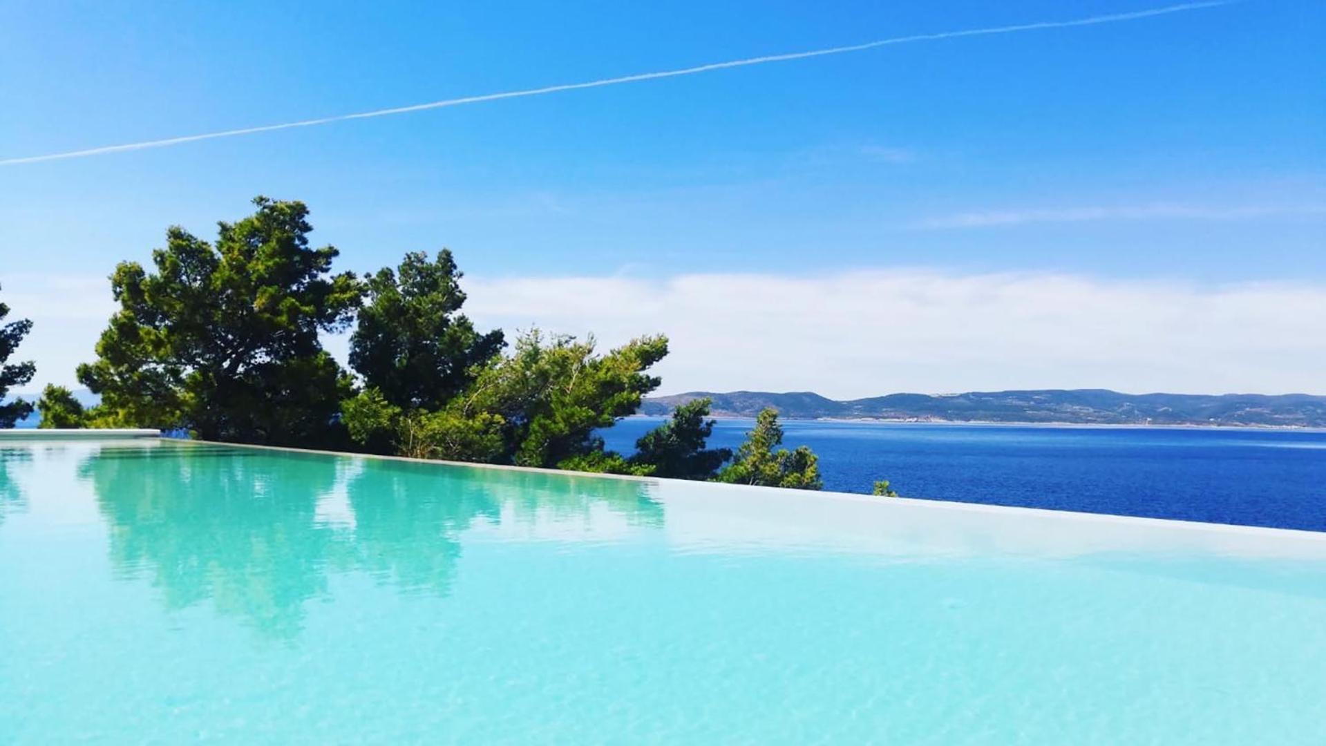 Luxurious and spacious pet friendly villa in Brela view 2