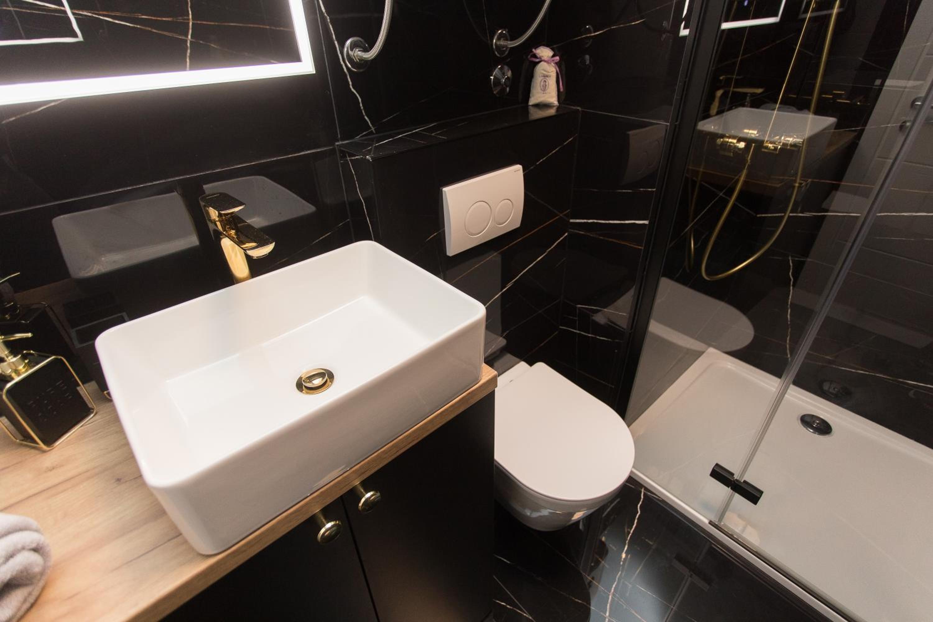Apartment Gold