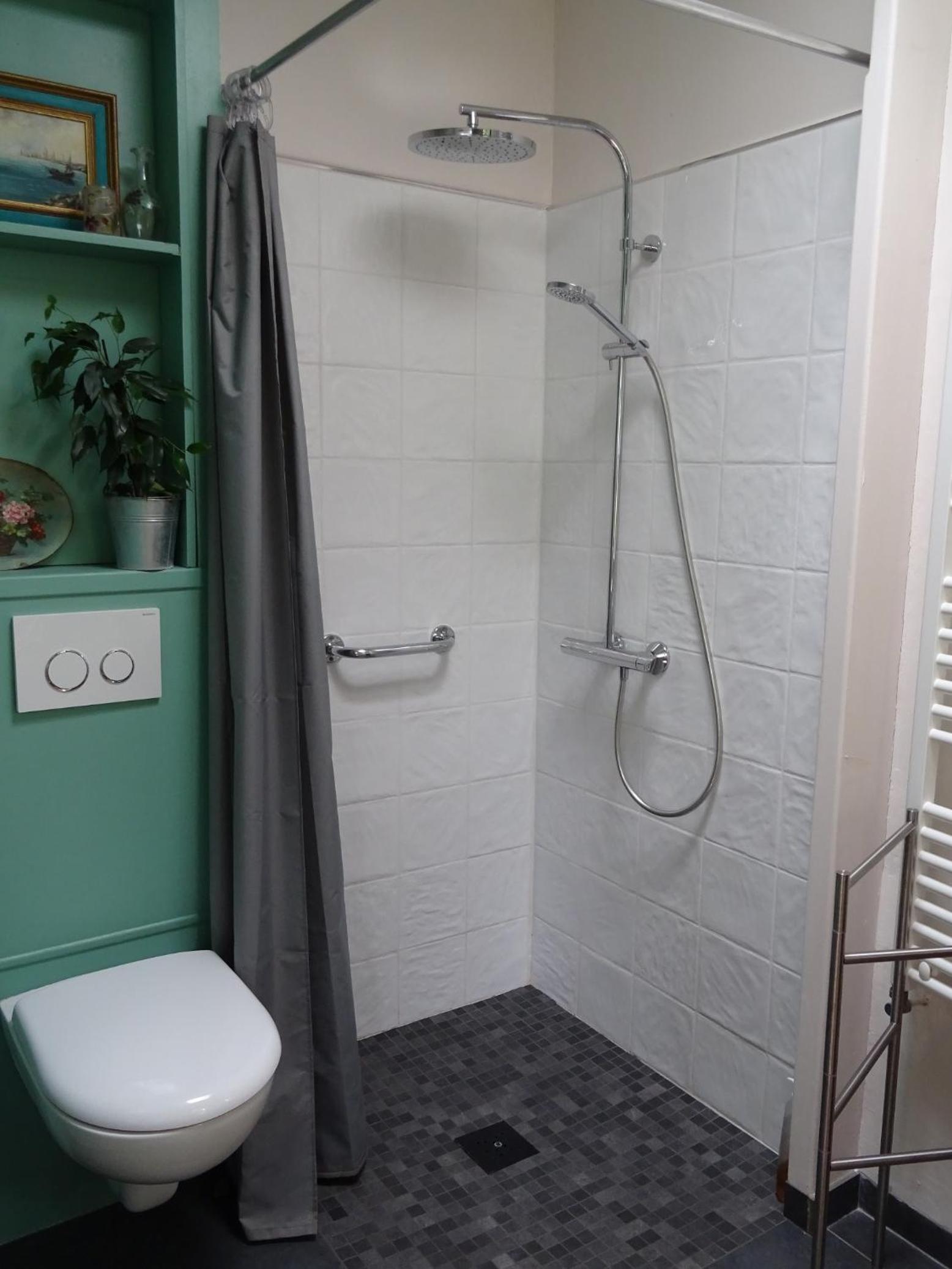 Chambre d'hôtes sur jardin acces PMR, photo 2