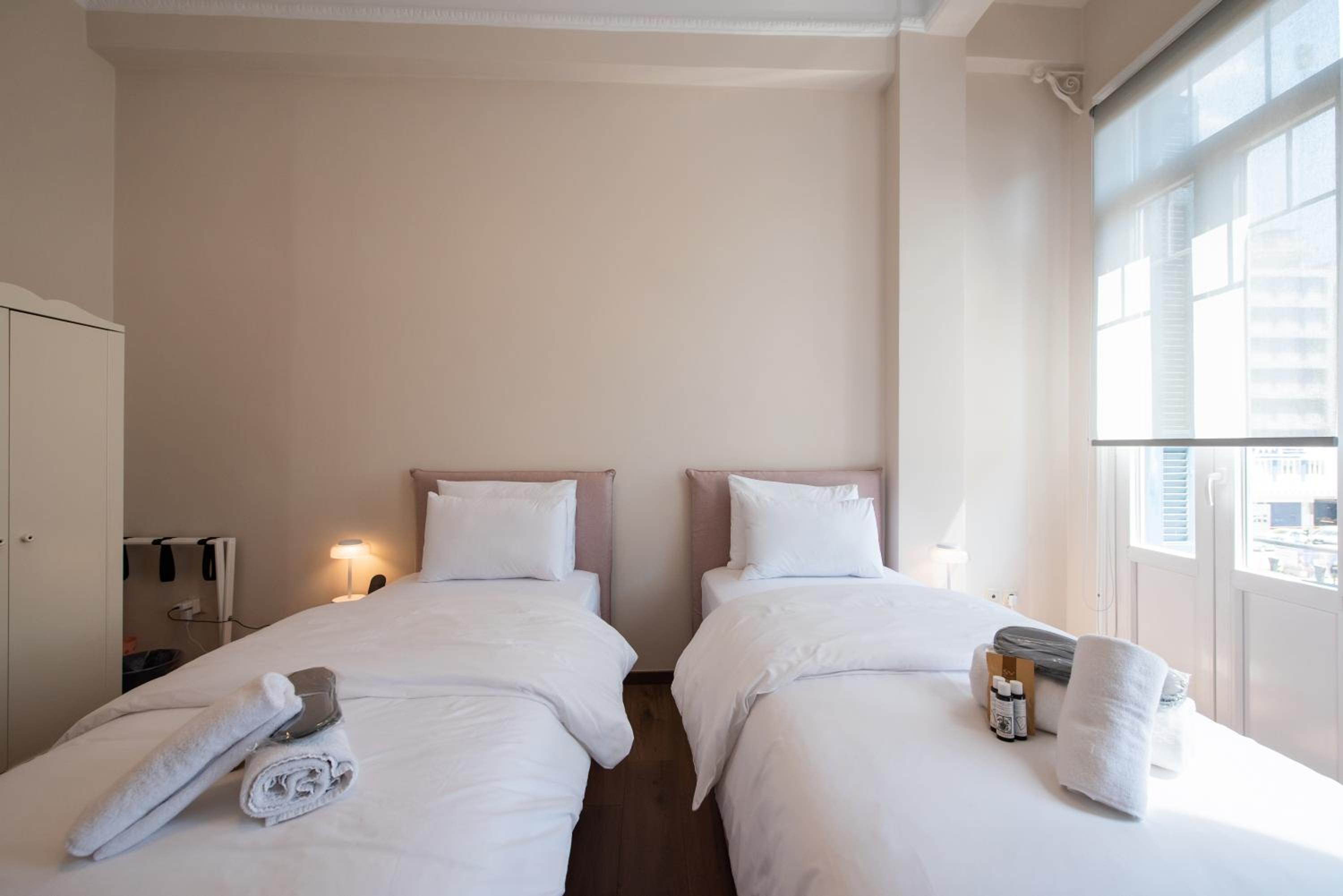 Fandango by halu!, Gorgeous Neoclassical Apartment next to Metro station