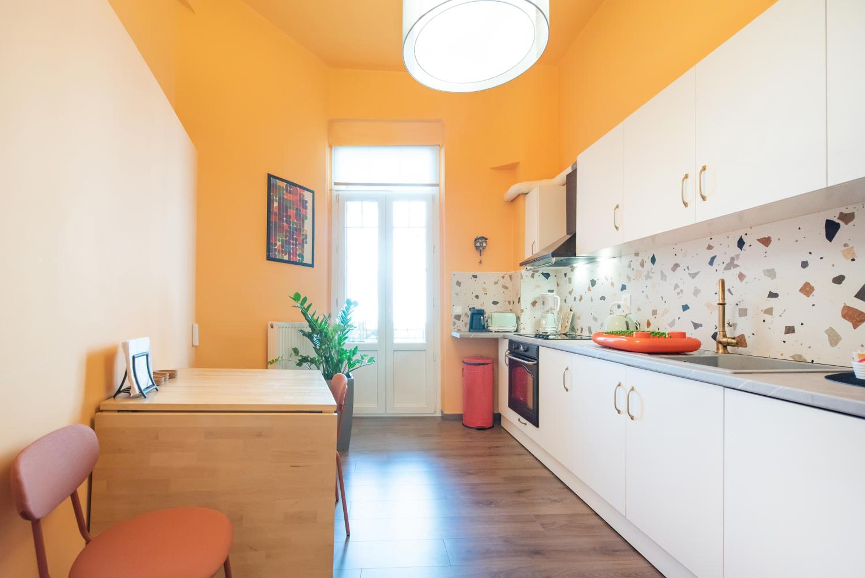 Fandango by halu!, Gorgeous Neoclassical Apartment next to Metro station