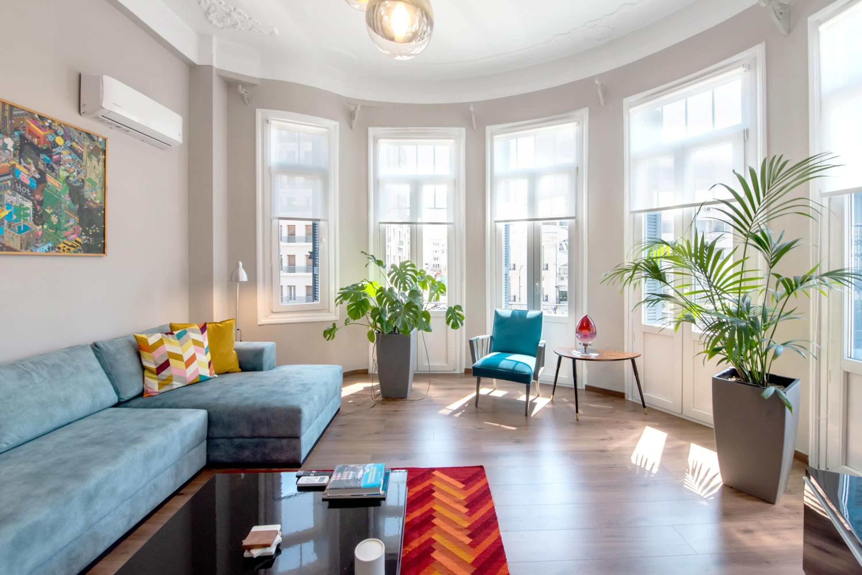 Fandango by halu!, Gorgeous Neoclassical Apartment next to Metro station