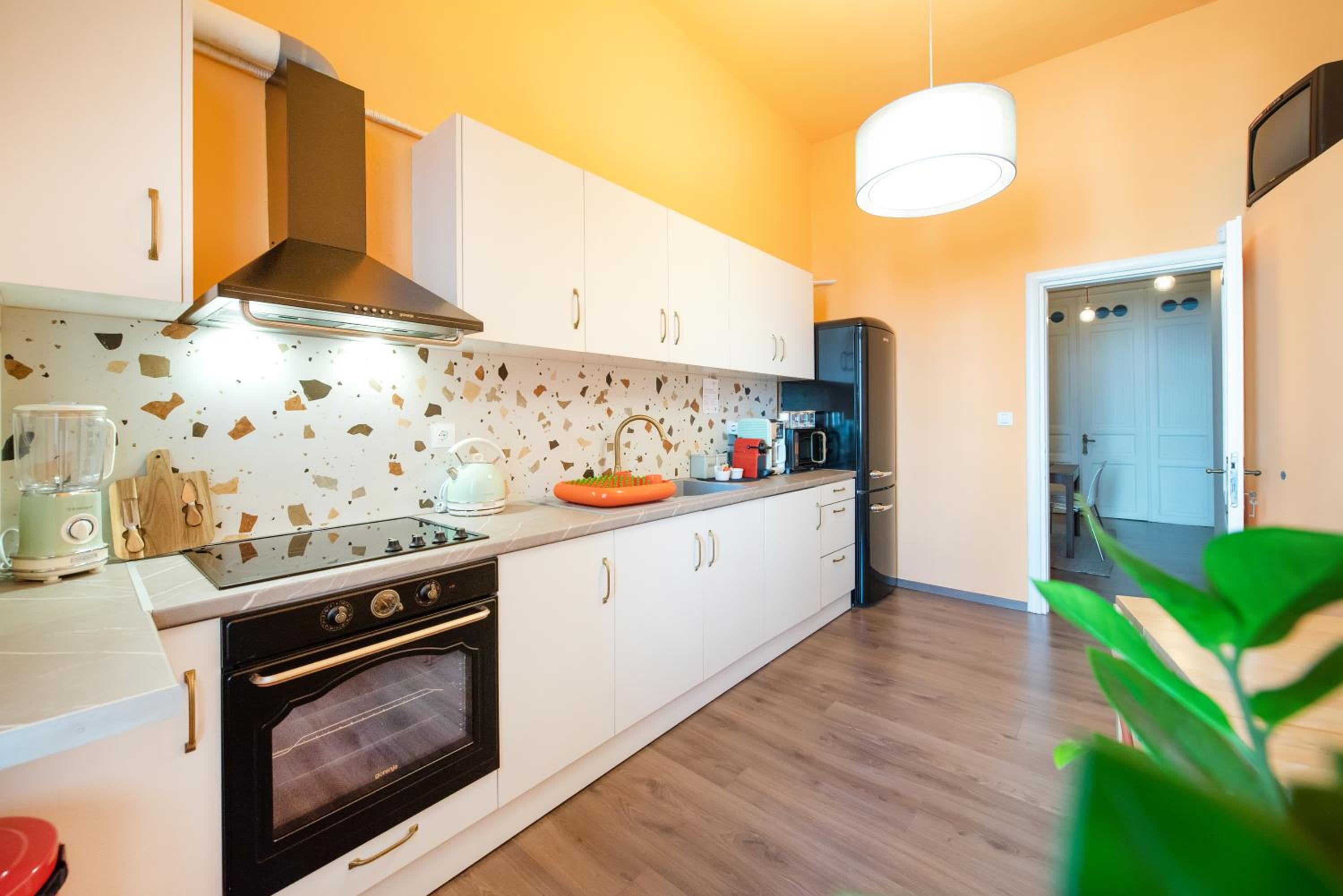 Fandango by halu!, Gorgeous Neoclassical Apartment next to Metro station