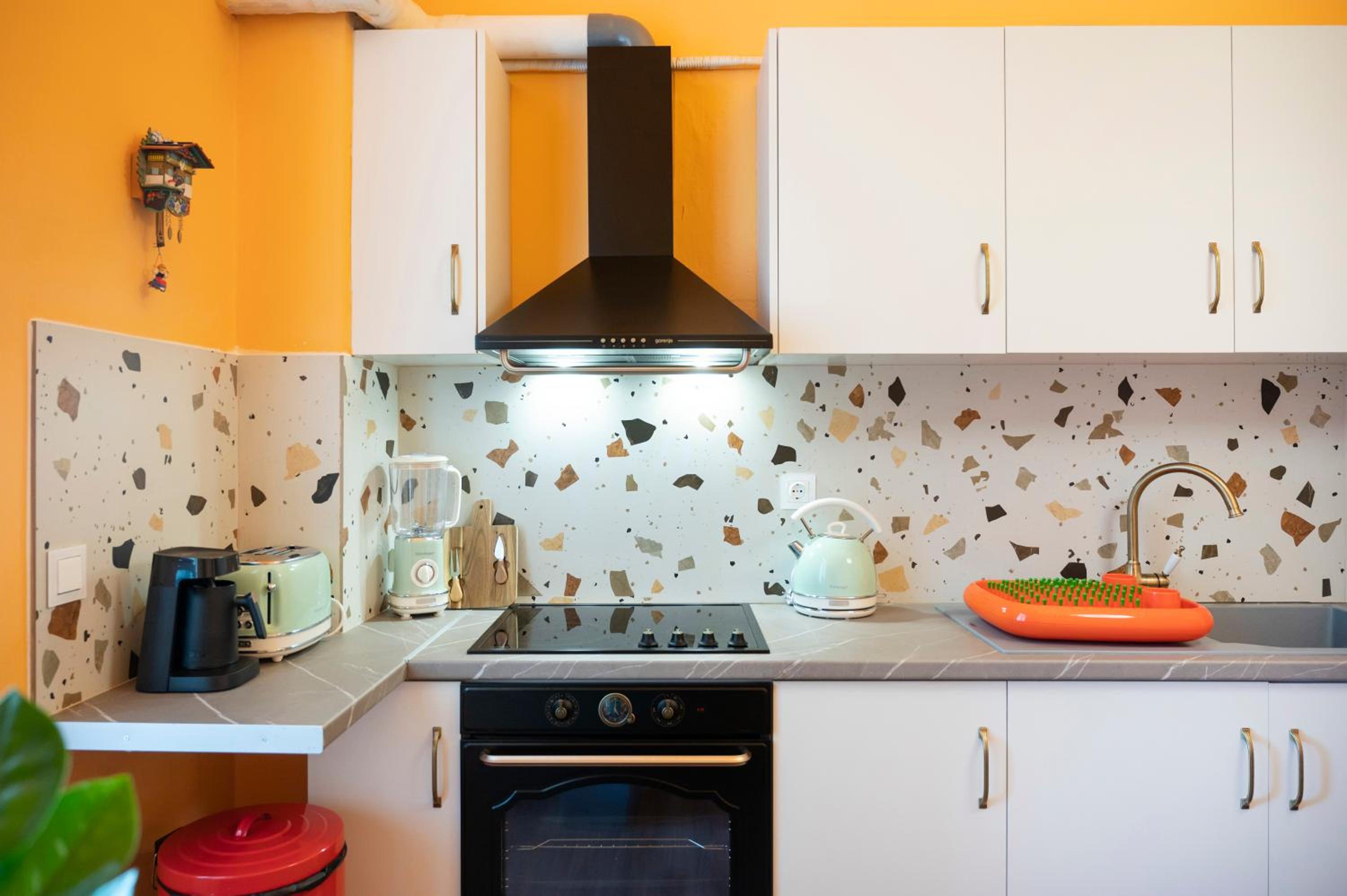 Fandango by halu!, Gorgeous Neoclassical Apartment next to Metro station