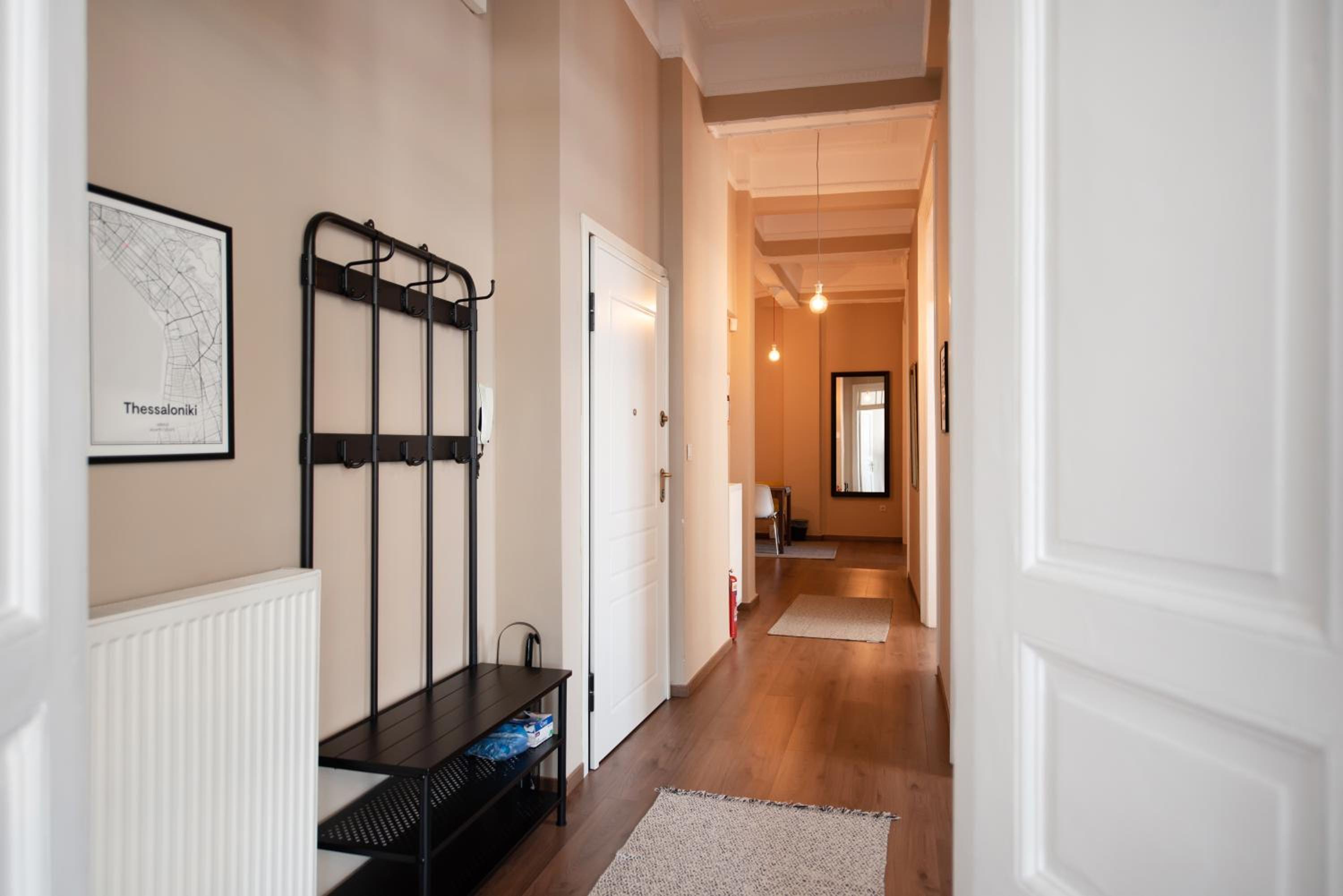 Fandango by halu!, Gorgeous Neoclassical Apartment next to Metro station