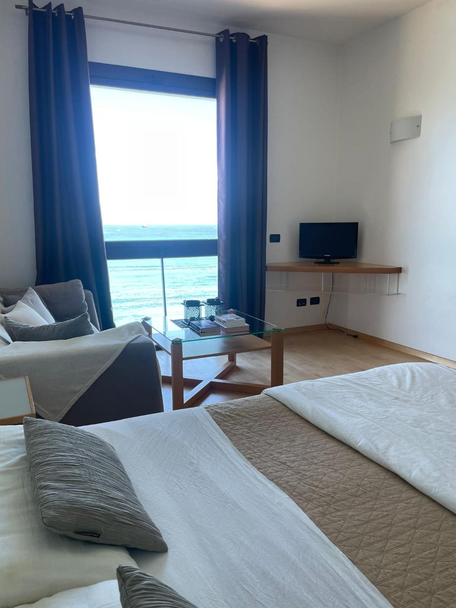 Garibaldi en Trapani — hotel room