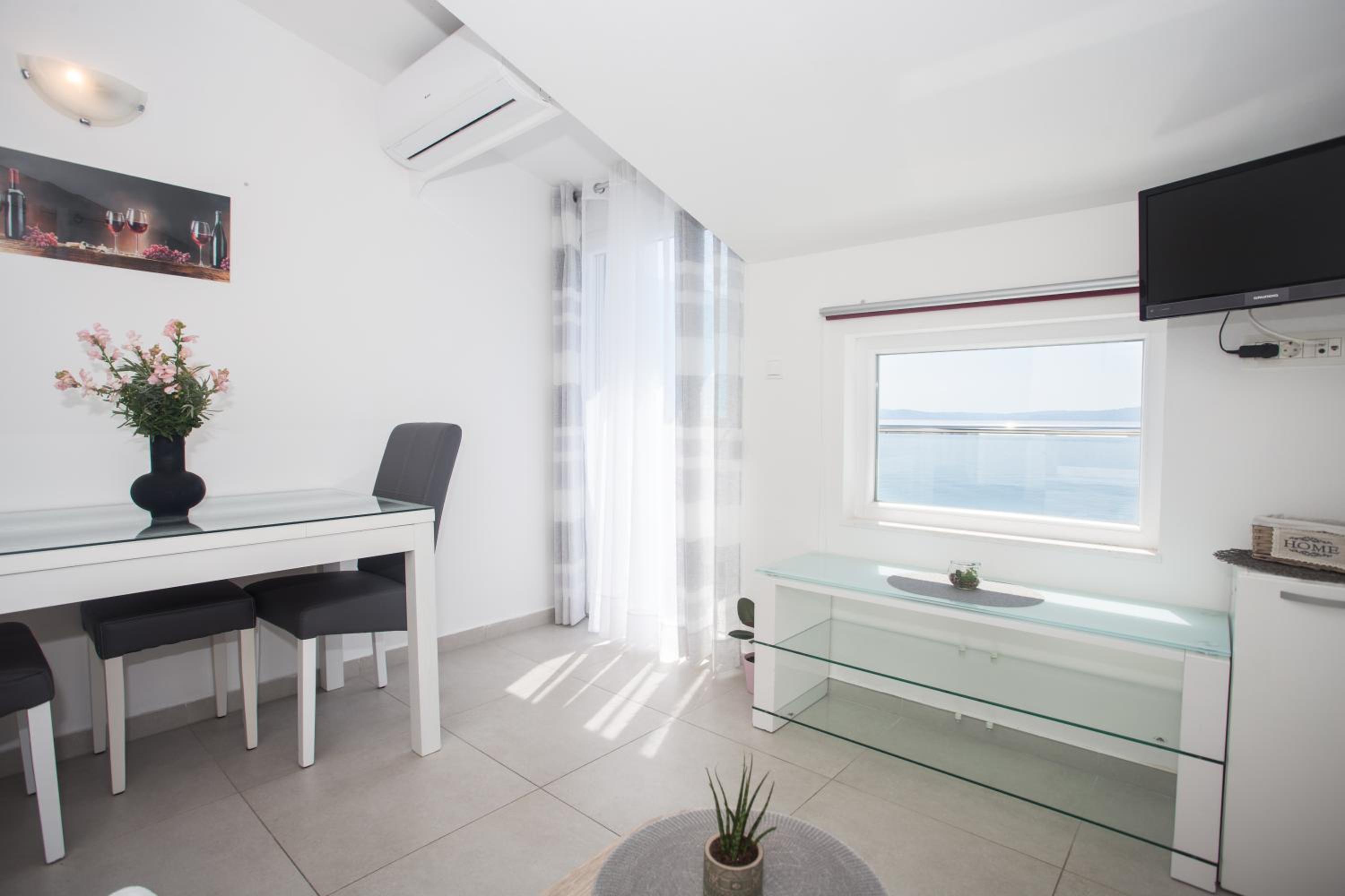 Apartments Bandić - 30 meters to the beach view 3